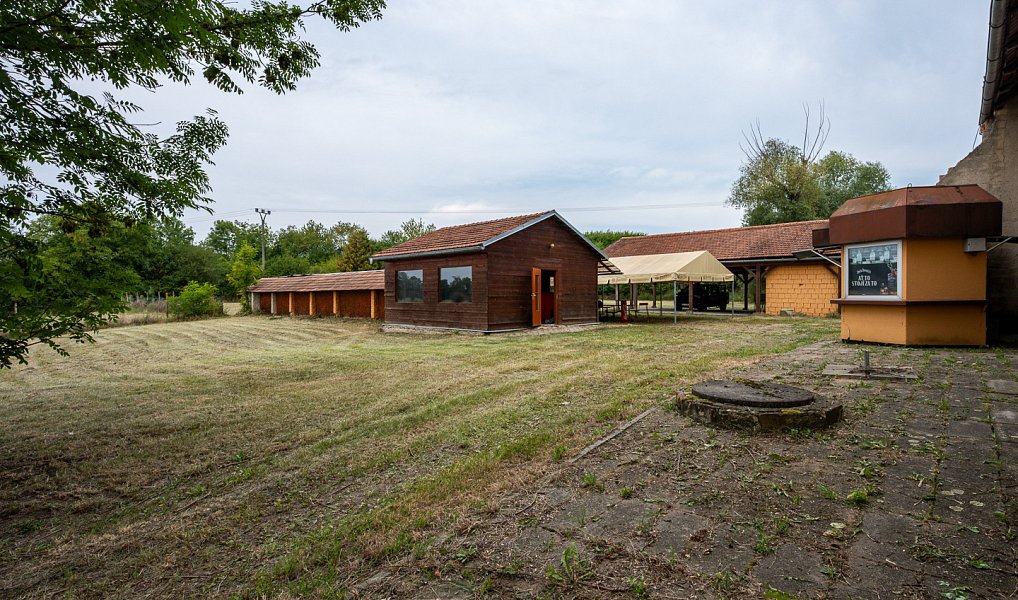 Prodej ubytovacího objektu 852 m², Chroustovice – náhled fotky 18