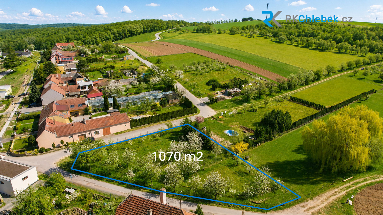 Prodej stavebního pozemku 1 070 m² – fotografie 2
