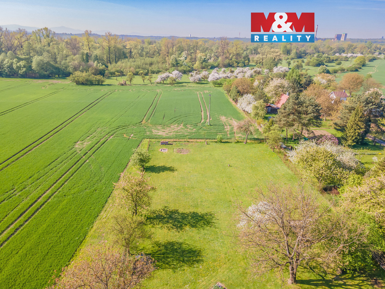 Prodej stavebního pozemku 1 300 m²