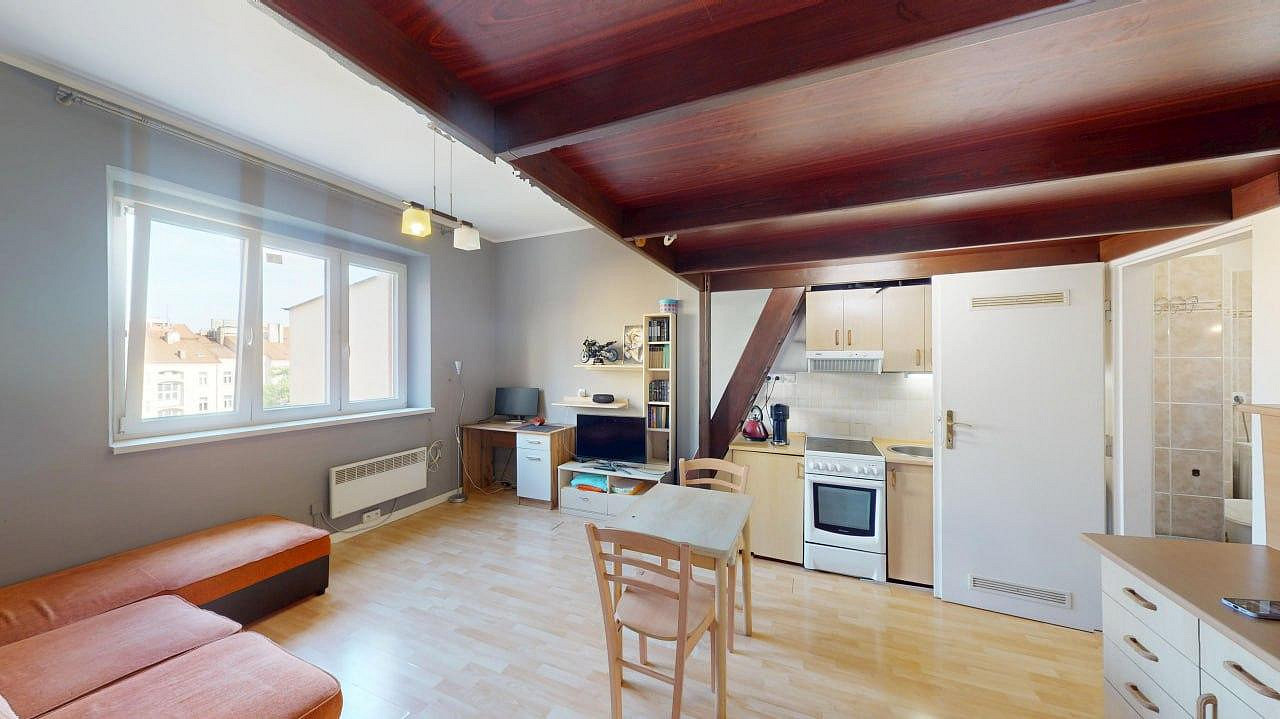 Pronájem bytu 2+kk 50 m² — photo 2