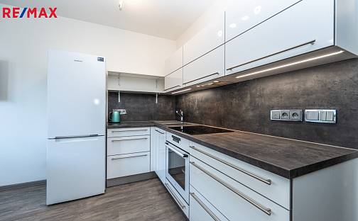 Prodej bytu 2+1 67 m², náměstí Plukovníka Vlčka, Praha 9 - Černý Most