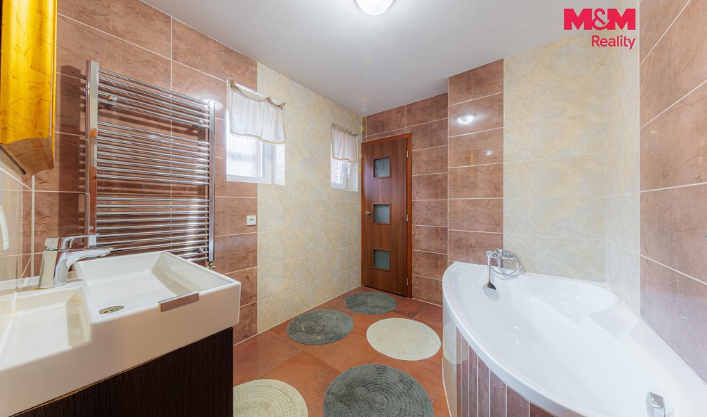 Prodej domu 160 m² s pozemkem 987 m², Nová Role – náhled fotky 8