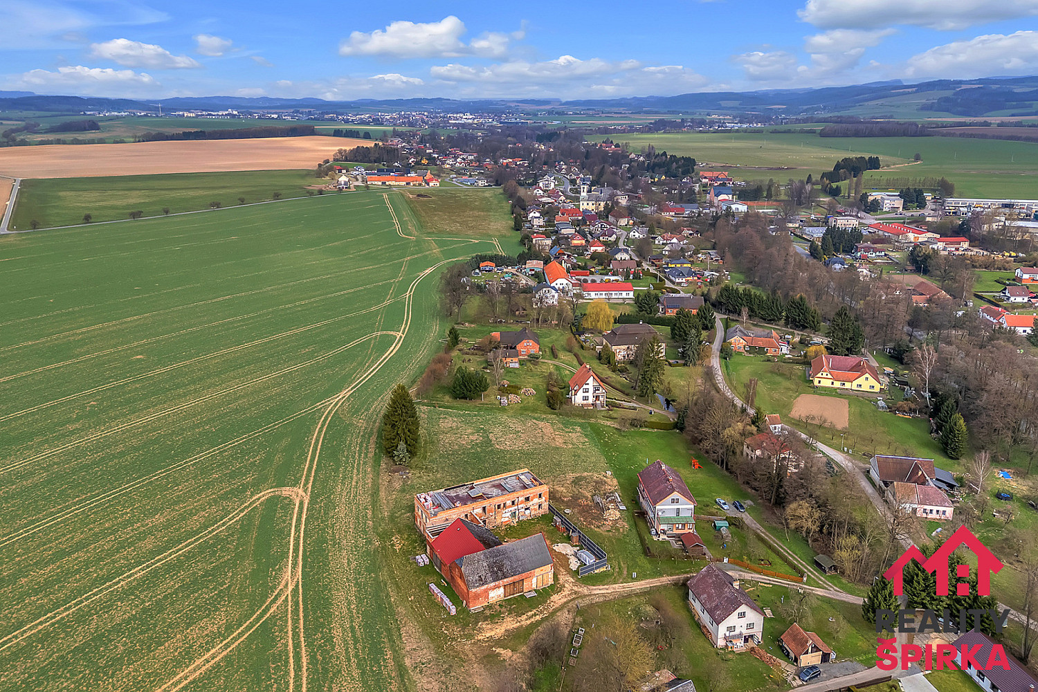 Prodej stavebního pozemku 1 692 m² – fotografie 2