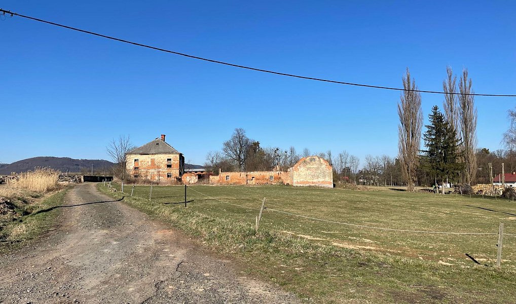 Prodej komerčního objektu (jiného typu) 2 764 m², Vražné – náhled fotky 4