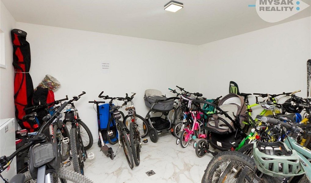 Prodej bytu 4+kk 148 m², Kladno – náhled fotky 42