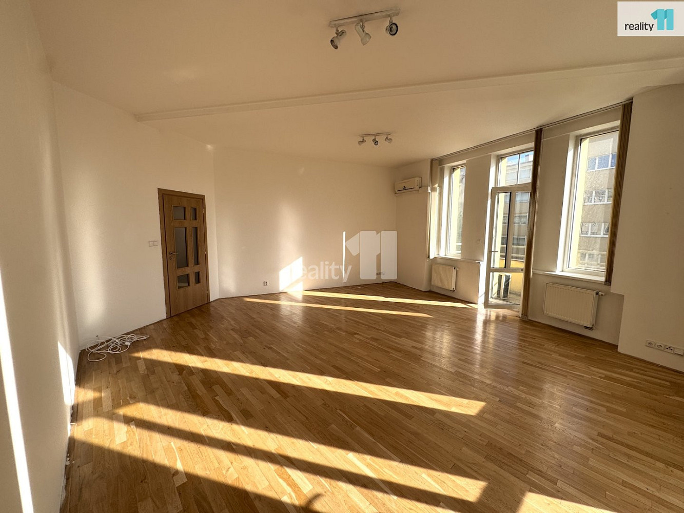 Pronájem bytu 2+kk 85 m² – fotografie 3