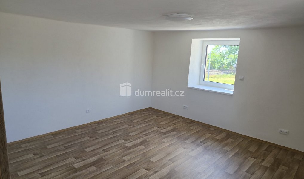Pronájem bytu 3+1 86 m², Všejany – náhled fotky 17