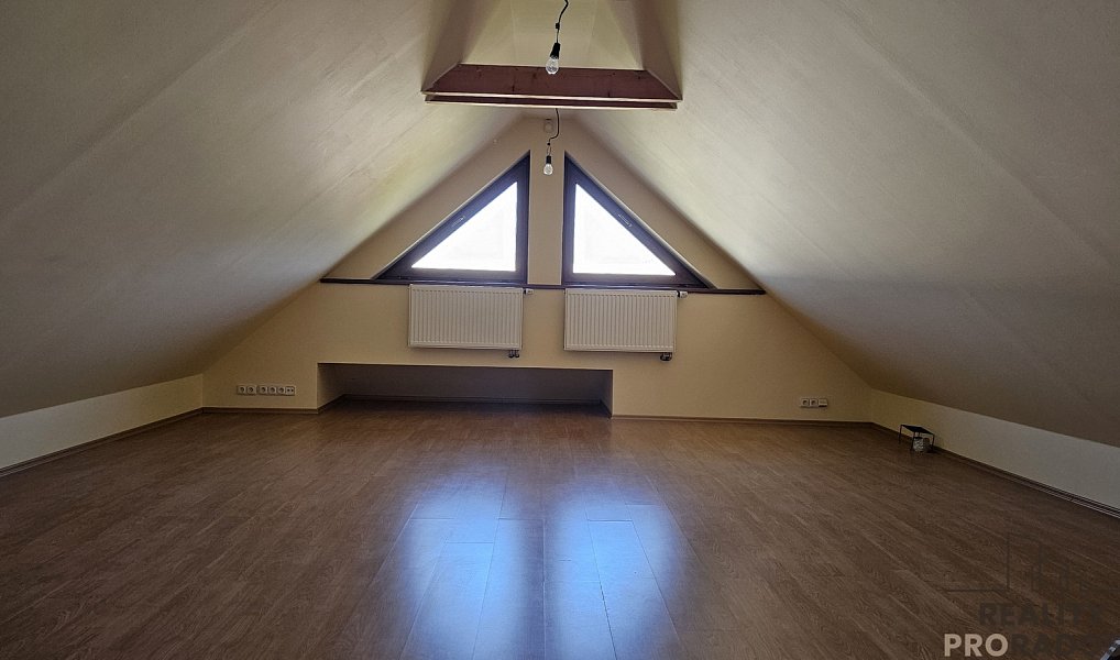 Prodej domu 369 m² s pozemkem 1 010 m², Jesenice – náhled fotky 17