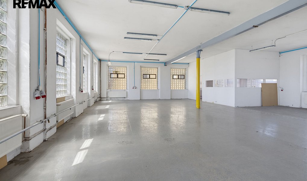 Prodej výrobních prostor 2 350 m², Aš – náhled fotky 31
