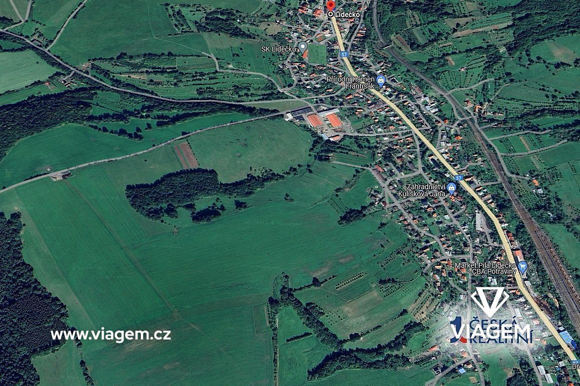 Prodej pole 1 831 m²