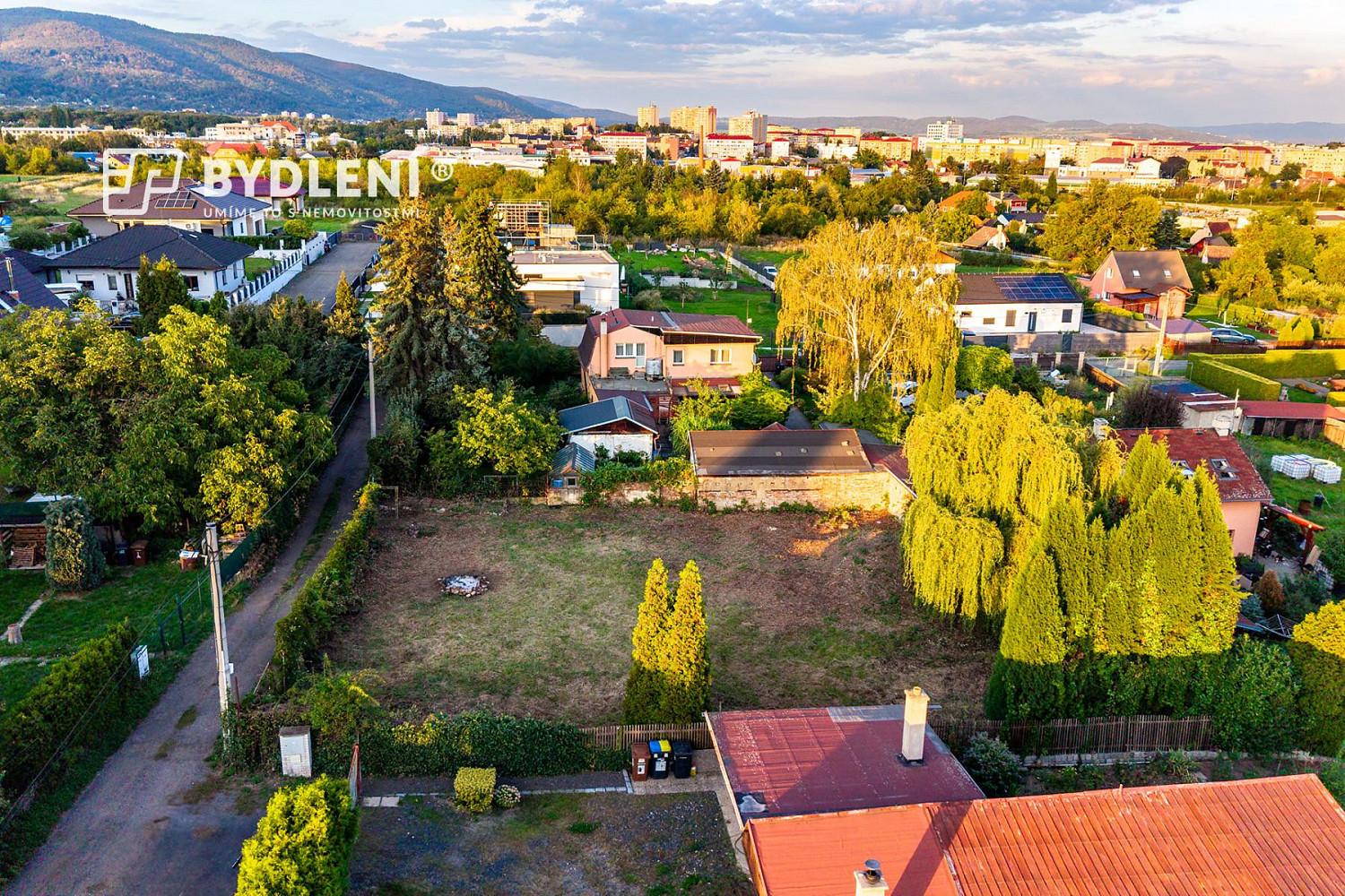 Prodej stavebního pozemku 738 m² – fotografie 2