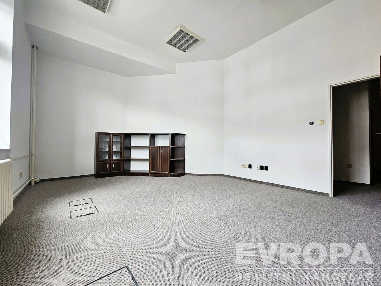 Pronájem kanceláře 160 m² – fotografie 3