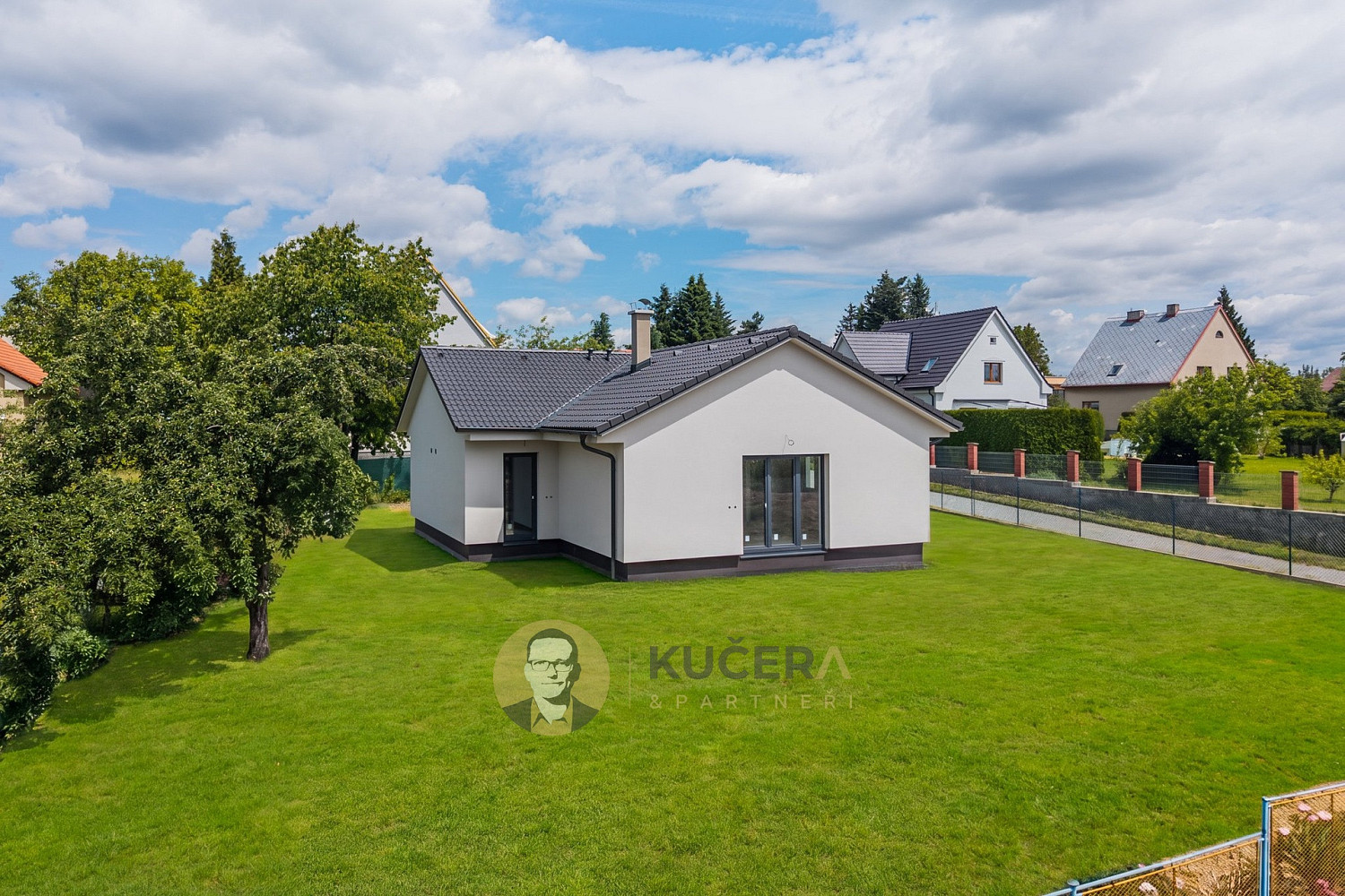 Prodej domu 99 m² s pozemkem 750 m² — photo 2