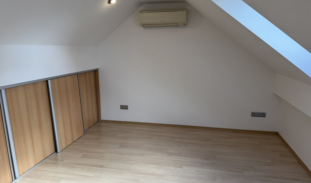 Prodej bytu 4+kk 95 m², Pardubice – náhled fotky 27