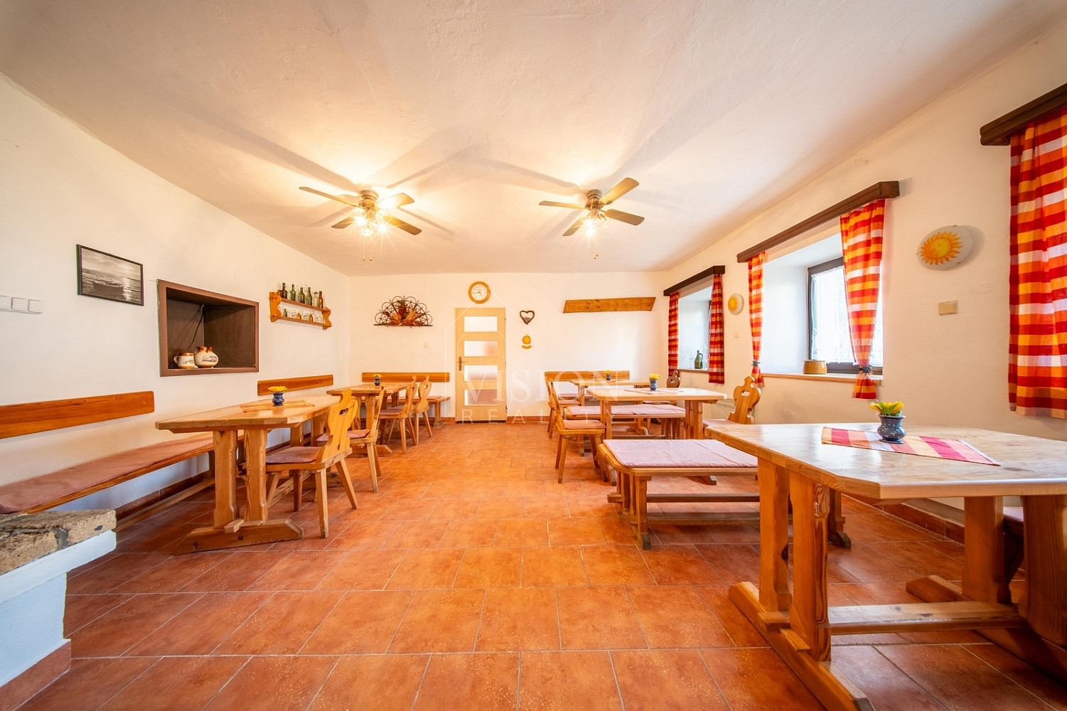 Prodej ubytovacího objektu 310 m² – fotografie 3
