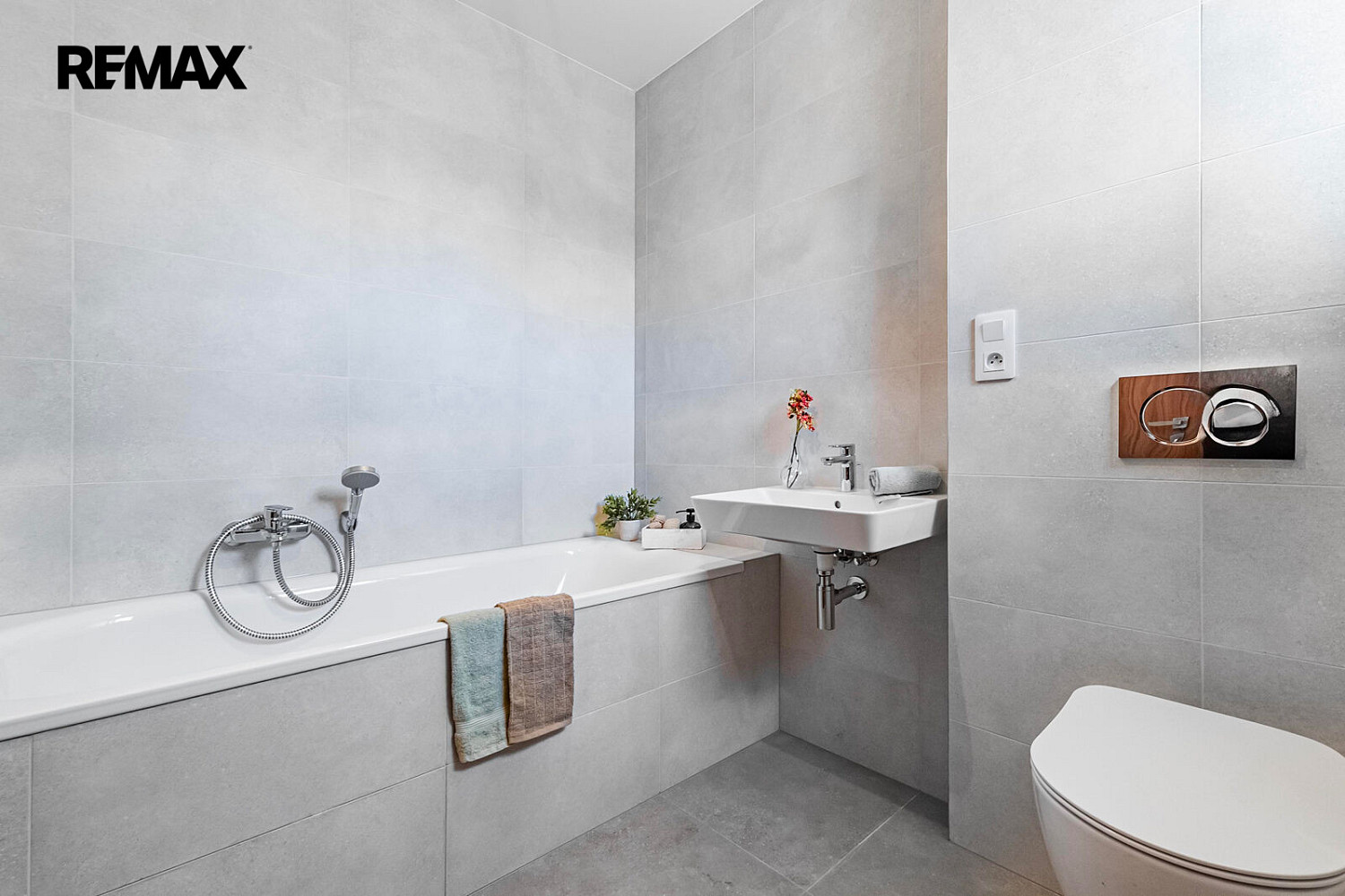 Prodej domu 171 m² s pozemkem 256 m² – fotografie 2