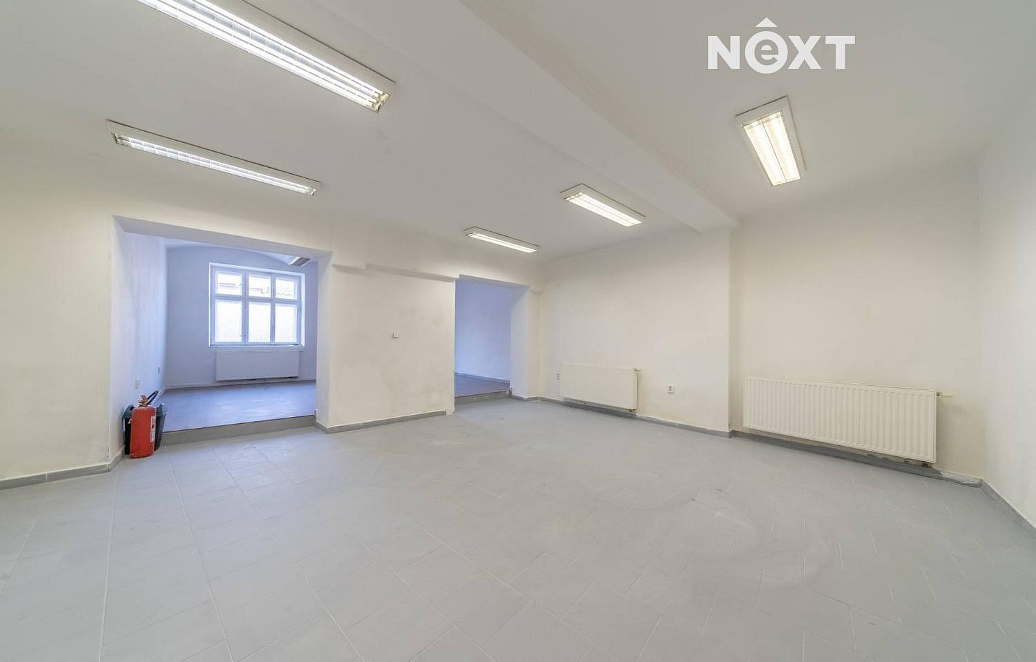 Pronájem obchodních prostor 54 m² — photo 2