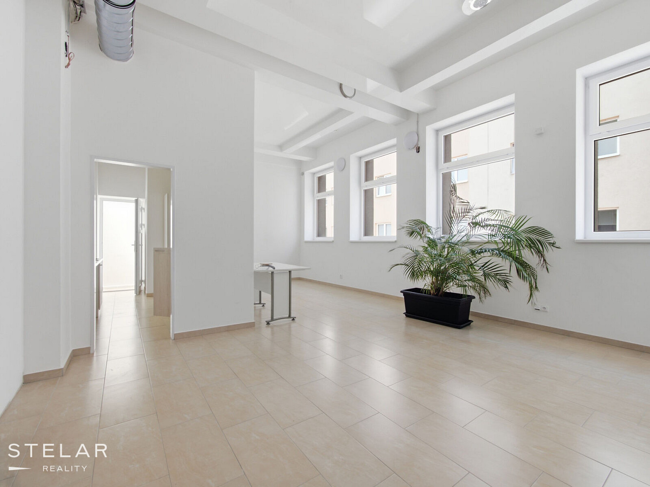 Pronájem kanceláře 213 m² – fotografie 4