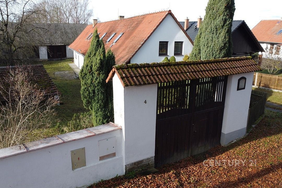 Prodej domu 261 m² s pozemkem 6 186 m²