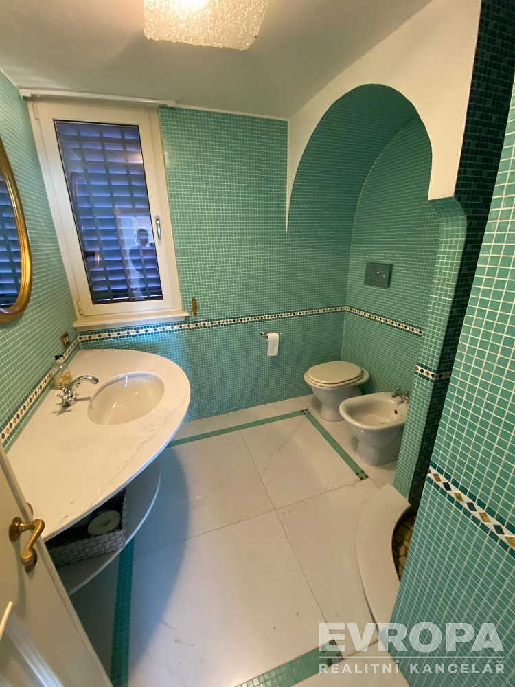 Pronájem domu 200 m² s pozemkem 600 m² - Vista 2