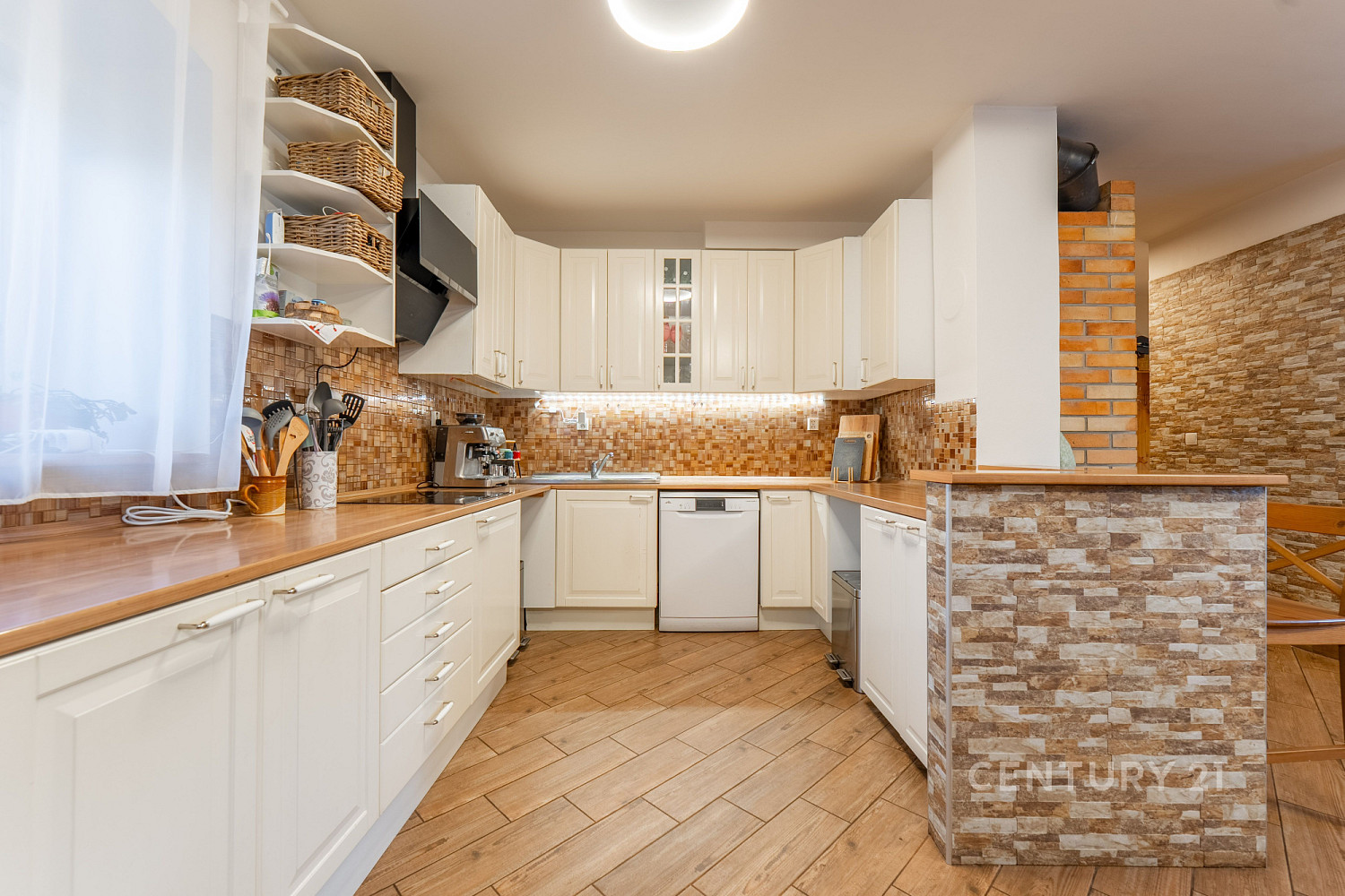 Prodej domu 236 m² s pozemkem 307 m² – fotografie 3