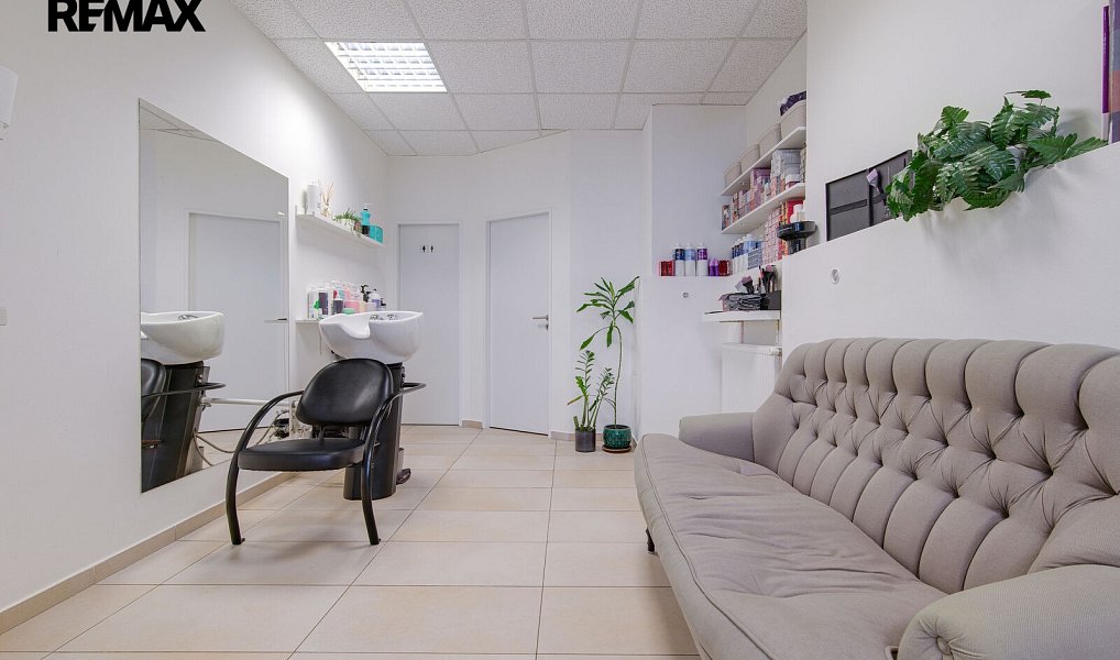 Prodej obchodních prostor 62 m², Cheb – náhled fotky 4