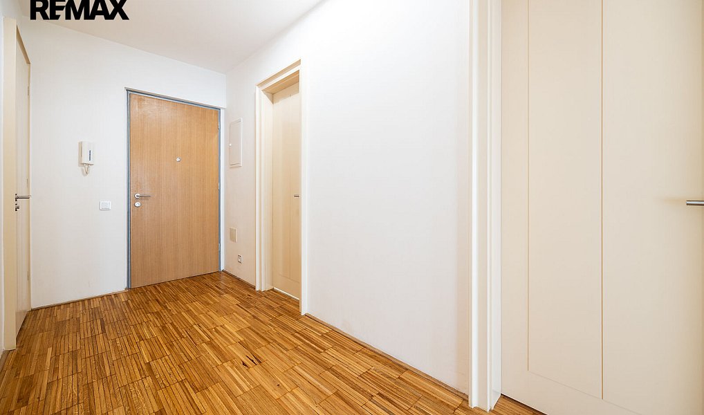 Pronájem bytu 2+kk 73 m², Praha – náhled fotky 12