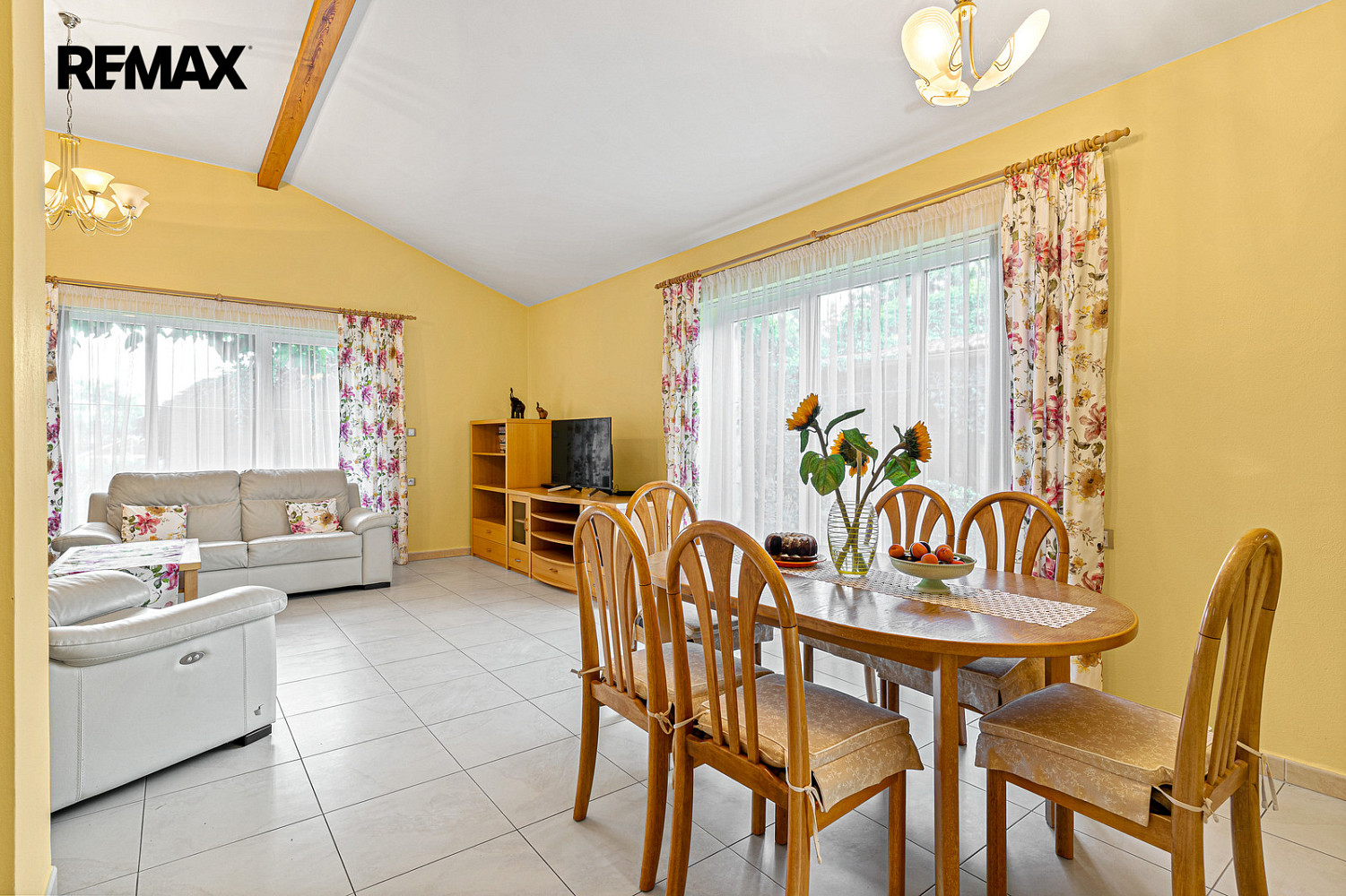 Prodej domu 186 m² s pozemkem 1 033 m² — photo 2
