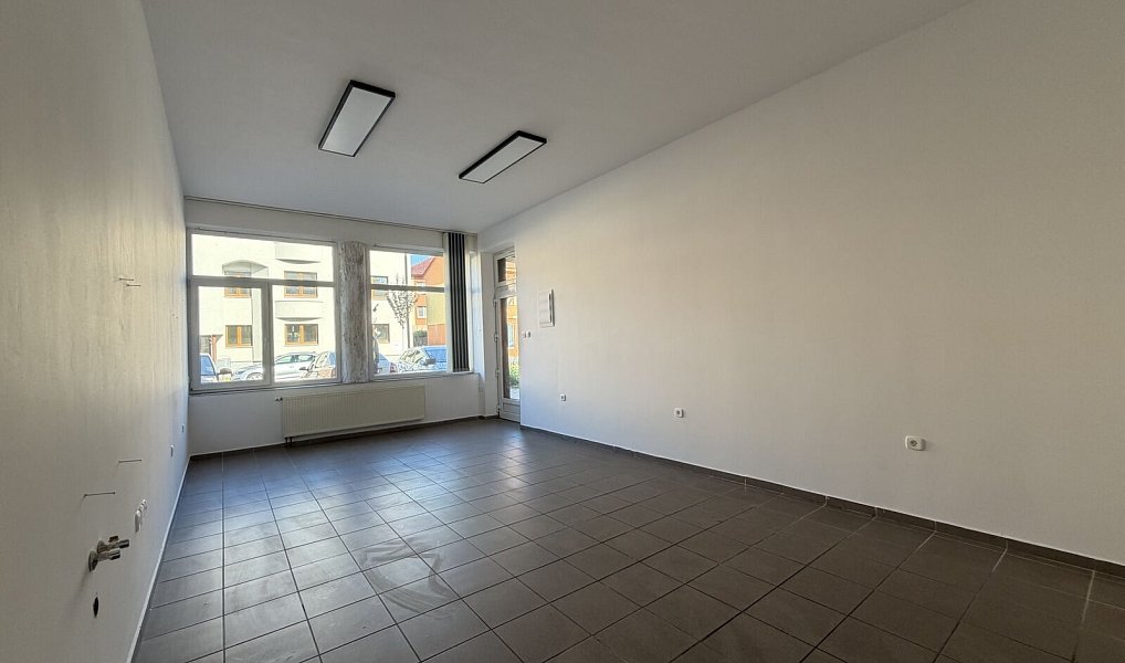 Pronájem obchodních prostor 42 m², Hodonín – náhled fotky 3