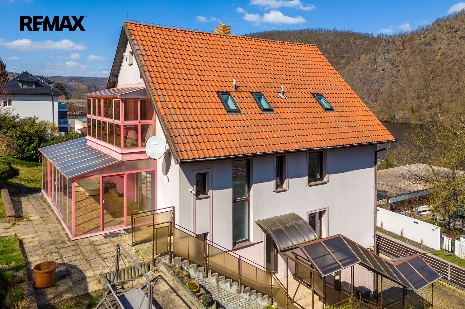 Prodej domu 300 m² s pozemkem 2 121 m²