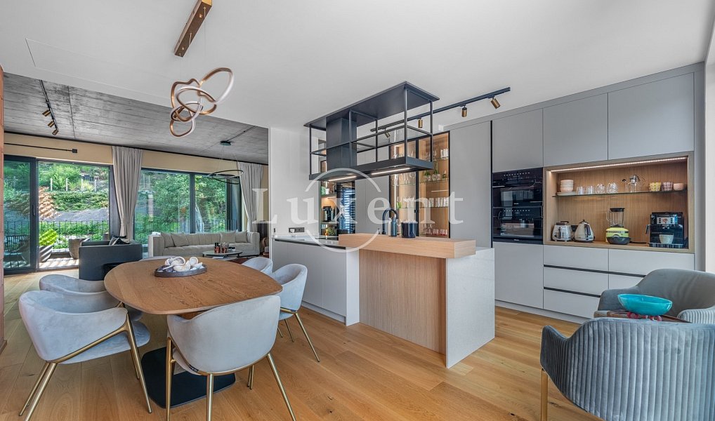 Prodej bytu 4+kk 191 m², Praha – náhled fotky 2