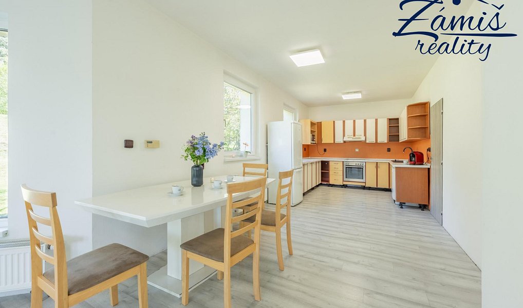 Prodej domu 278 m² s pozemkem 1 322 m², Nespeky – náhled fotky 6