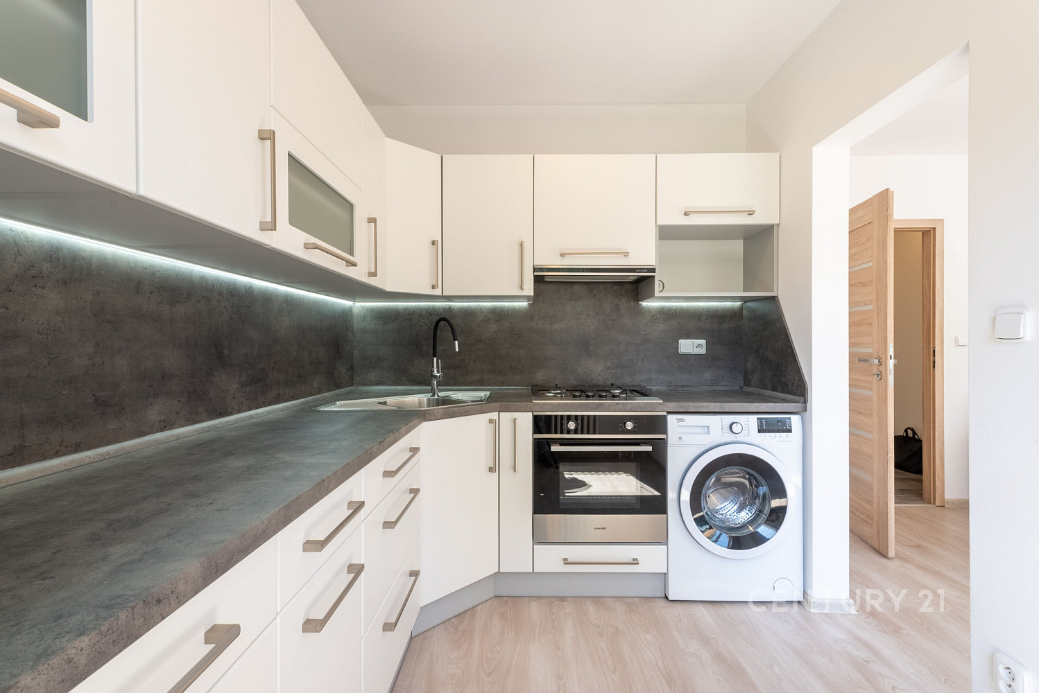 Pronájem bytu 2+1 45 m² – fotografie 4