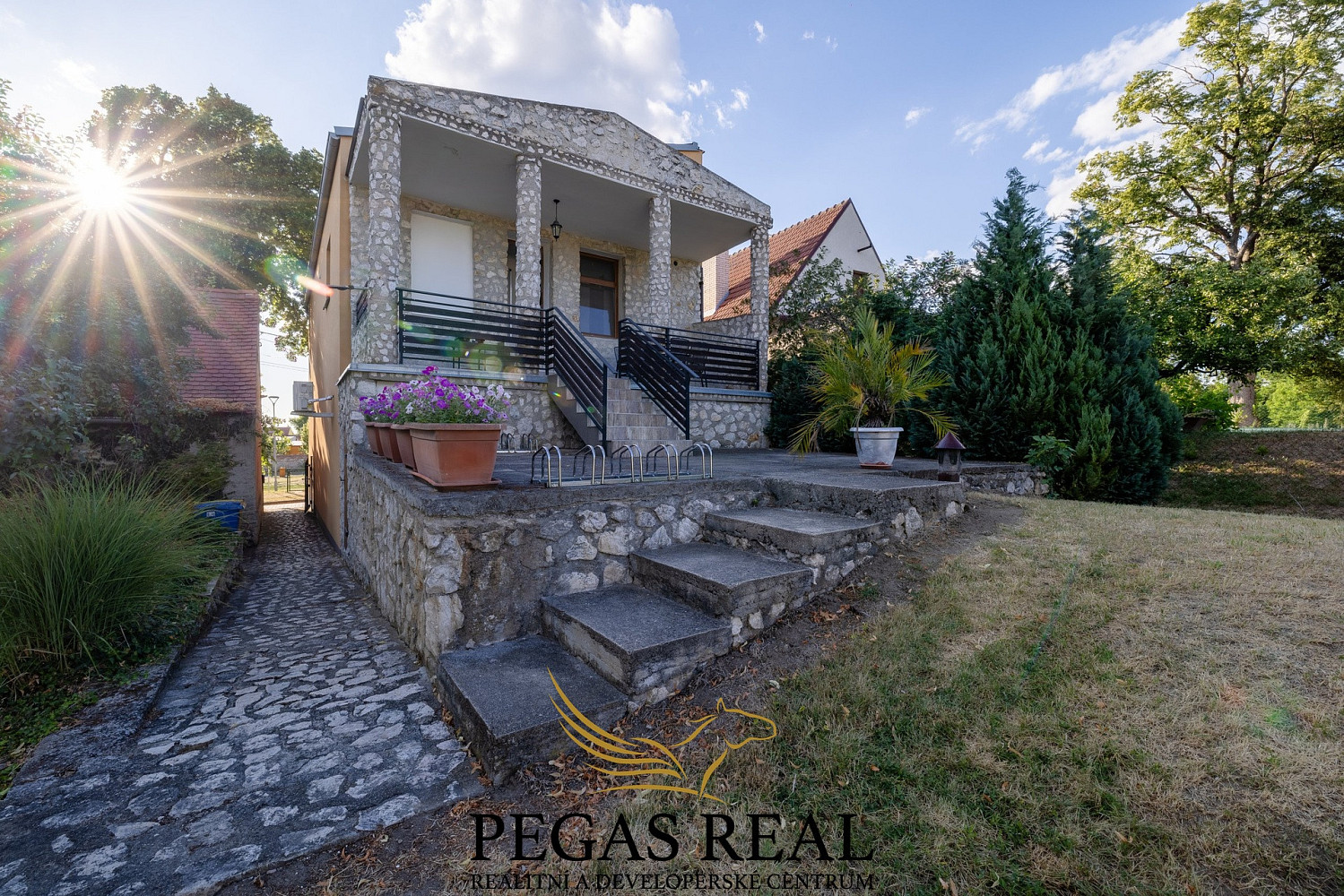 Prodej domu 271 m² s pozemkem 523 m²