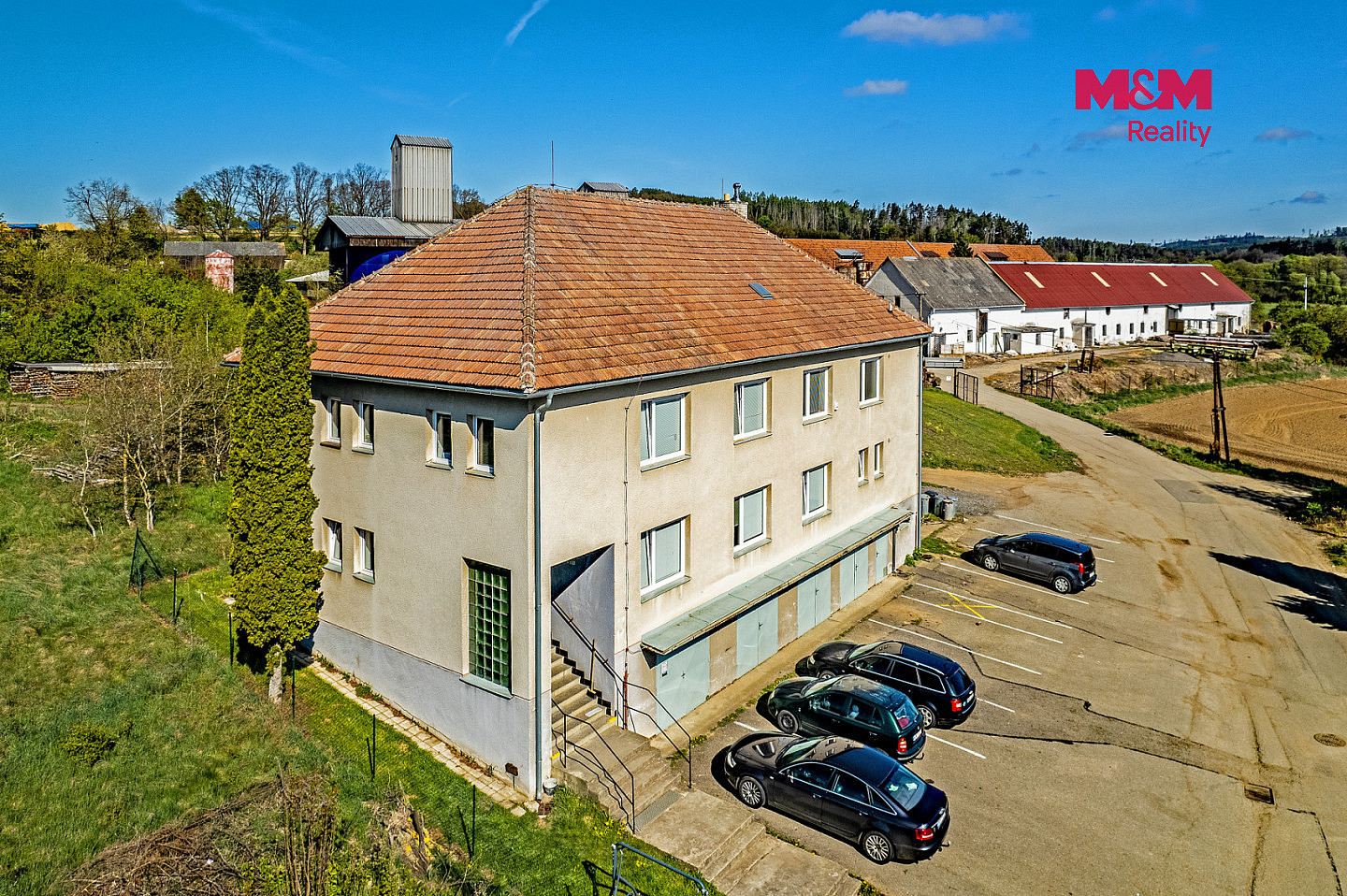 Prodej nájemního domu, činžáku 380 m² — photo 2