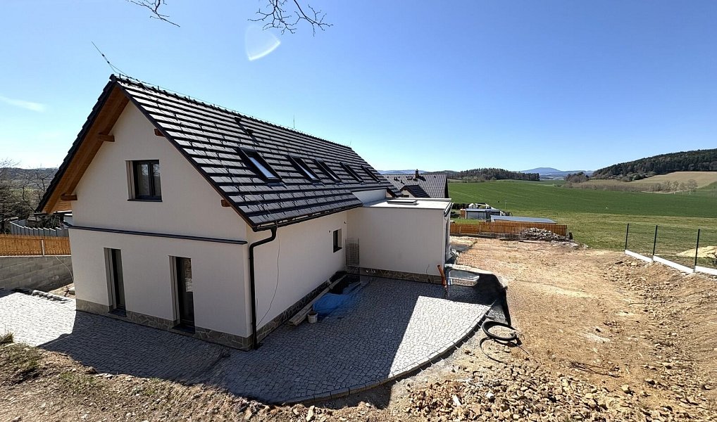 Prodej domu 188 m² s pozemkem 825 m², Strunkovice nad Blanicí – náhled fotky 2
