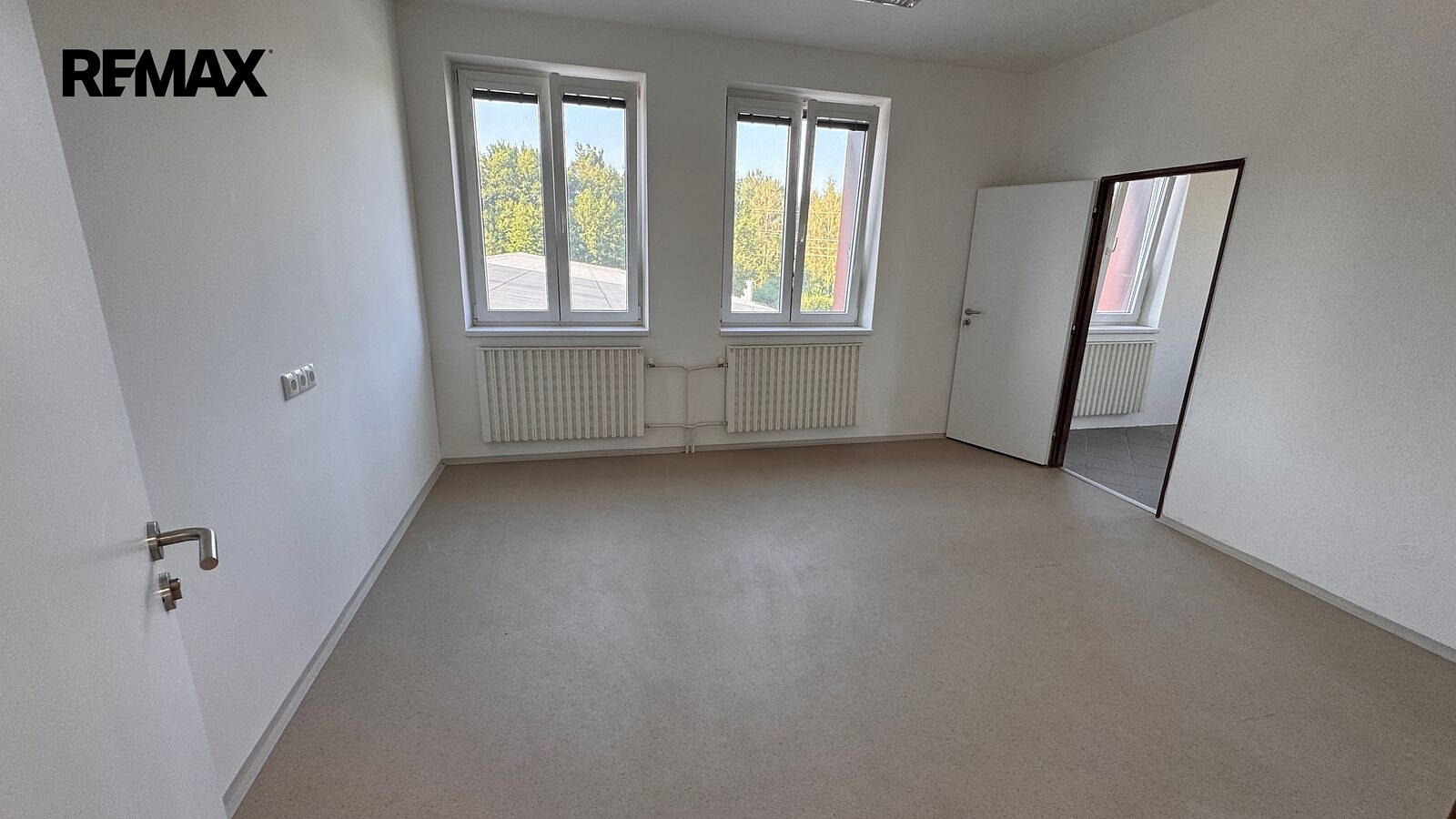 Pronájem kanceláře 16 m² – fotografie 5