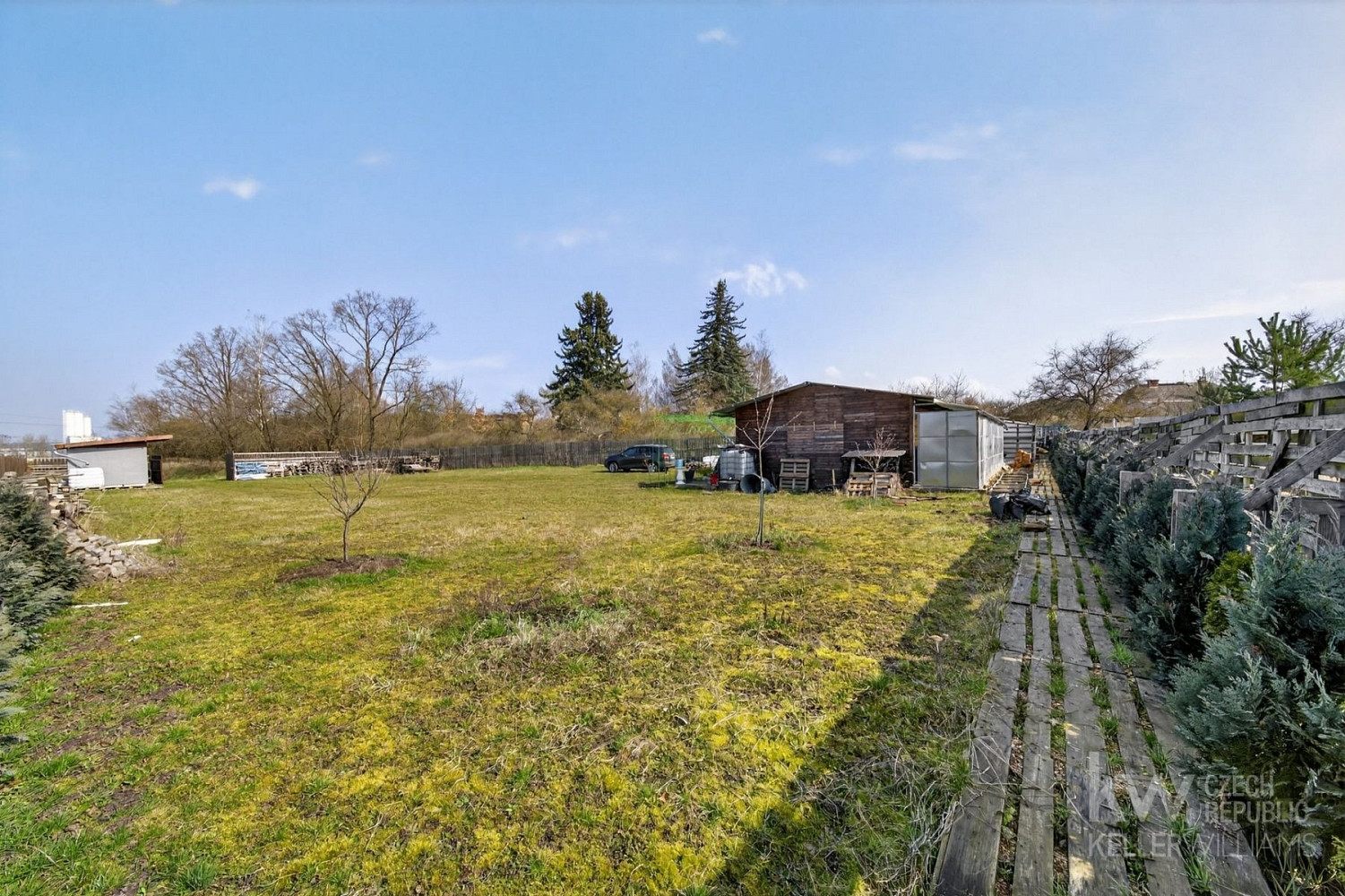 Prodej stavebního pozemku 1 453 m² – fotografie 2