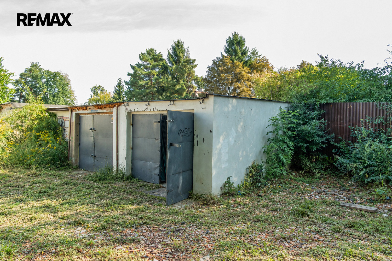 Prodej zděné garáže 19 m2, Praha 9 Kbely, u Železnobrodské ulice. – fotografie 4