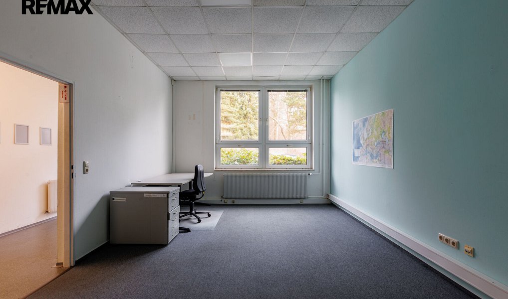 Pronájem skladovacích prostor 2 489 m², Chodová Planá – náhled fotky 20