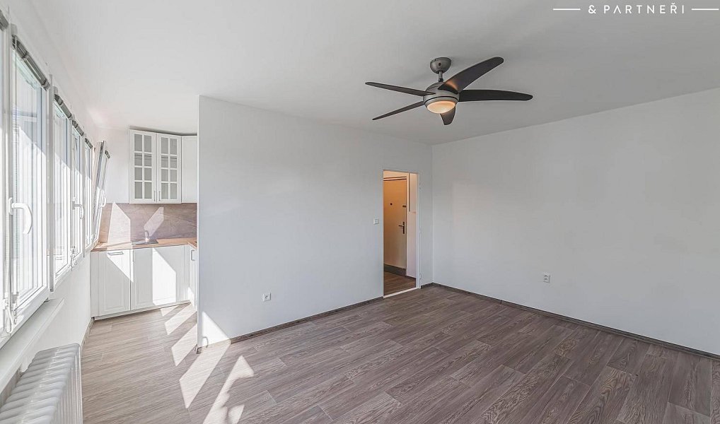 Pronájem bytu 1+kk 27 m², Hradec Králové – náhled fotky 3