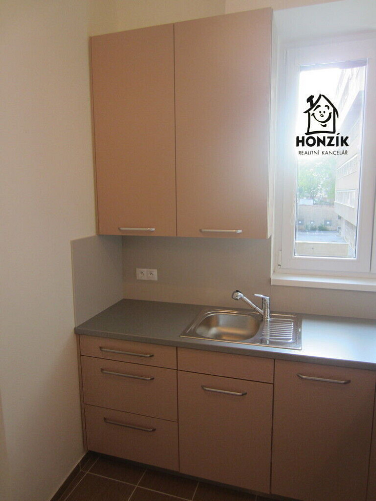 Pronájem bytu 1+kk 37 m² – fotografie 4