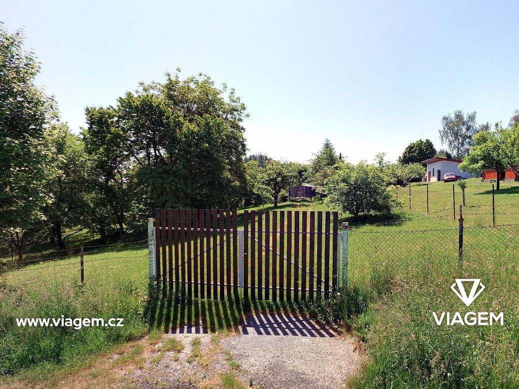 Prodej stavebního pozemku 734 m² - View 2