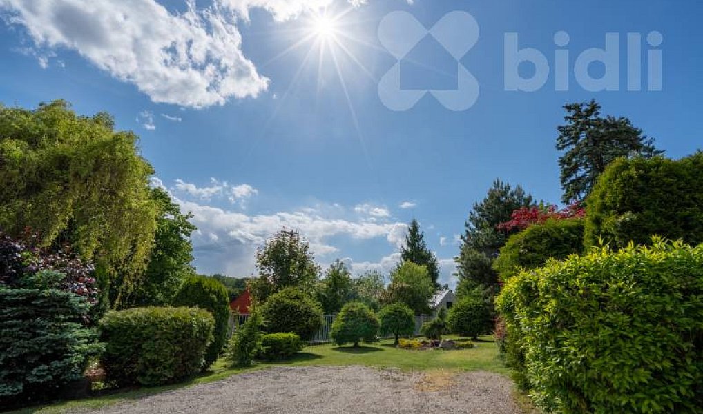 Prodej domu 214 m² s pozemkem 1 285 m², Kamenice – náhled fotky 2