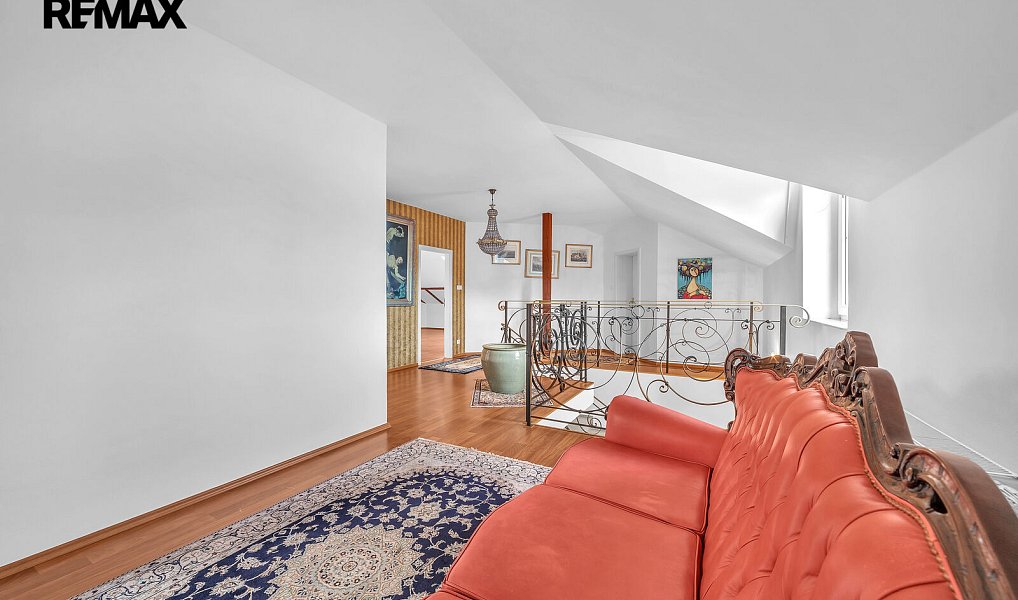 Prodej domu 285 m² s pozemkem 968 m², Šestajovice – náhled fotky 22