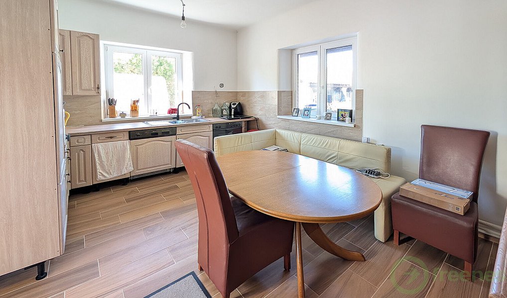 Prodej domu 216 m² s pozemkem 2 040 m², Dobřenice – náhled fotky 5