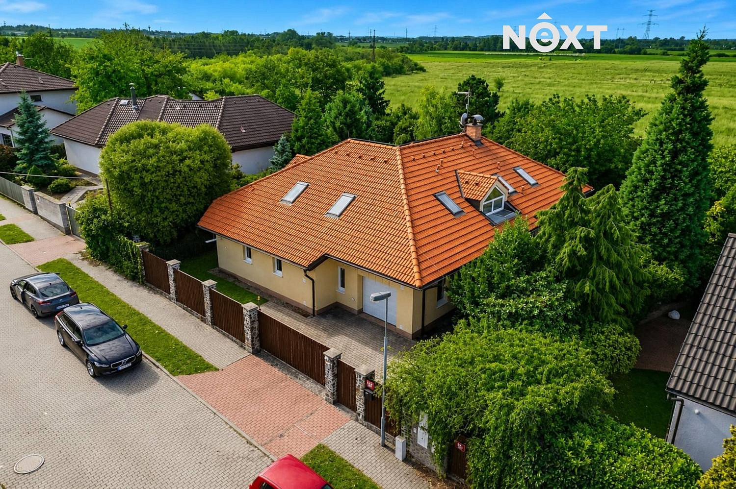 Prodej domu 337 m² s pozemkem 915 m² – fotografie 2