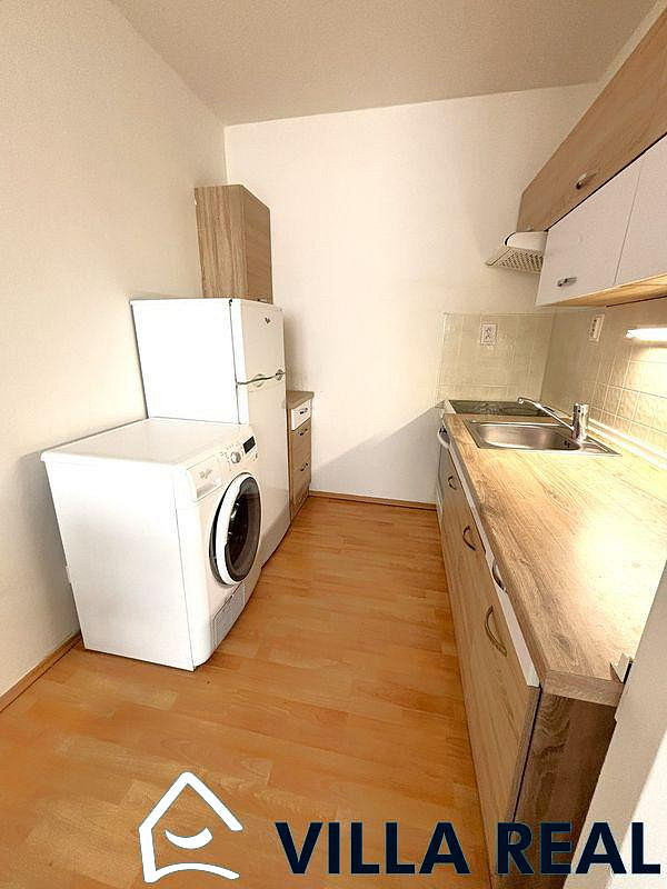 Pronájem bytu 2+kk 41 m² – fotografie 3