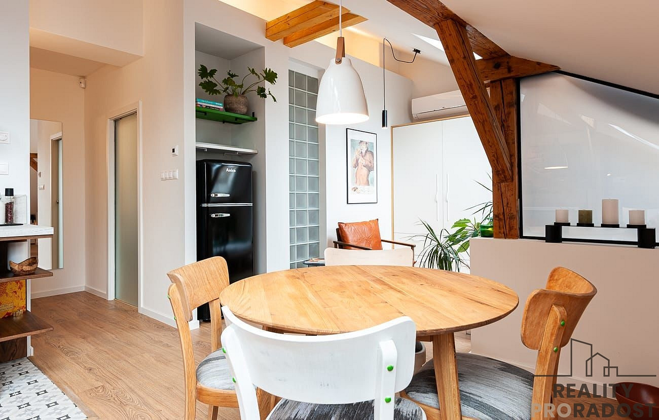 Pronájem bytu 1+kk 52 m² – fotografie 3
