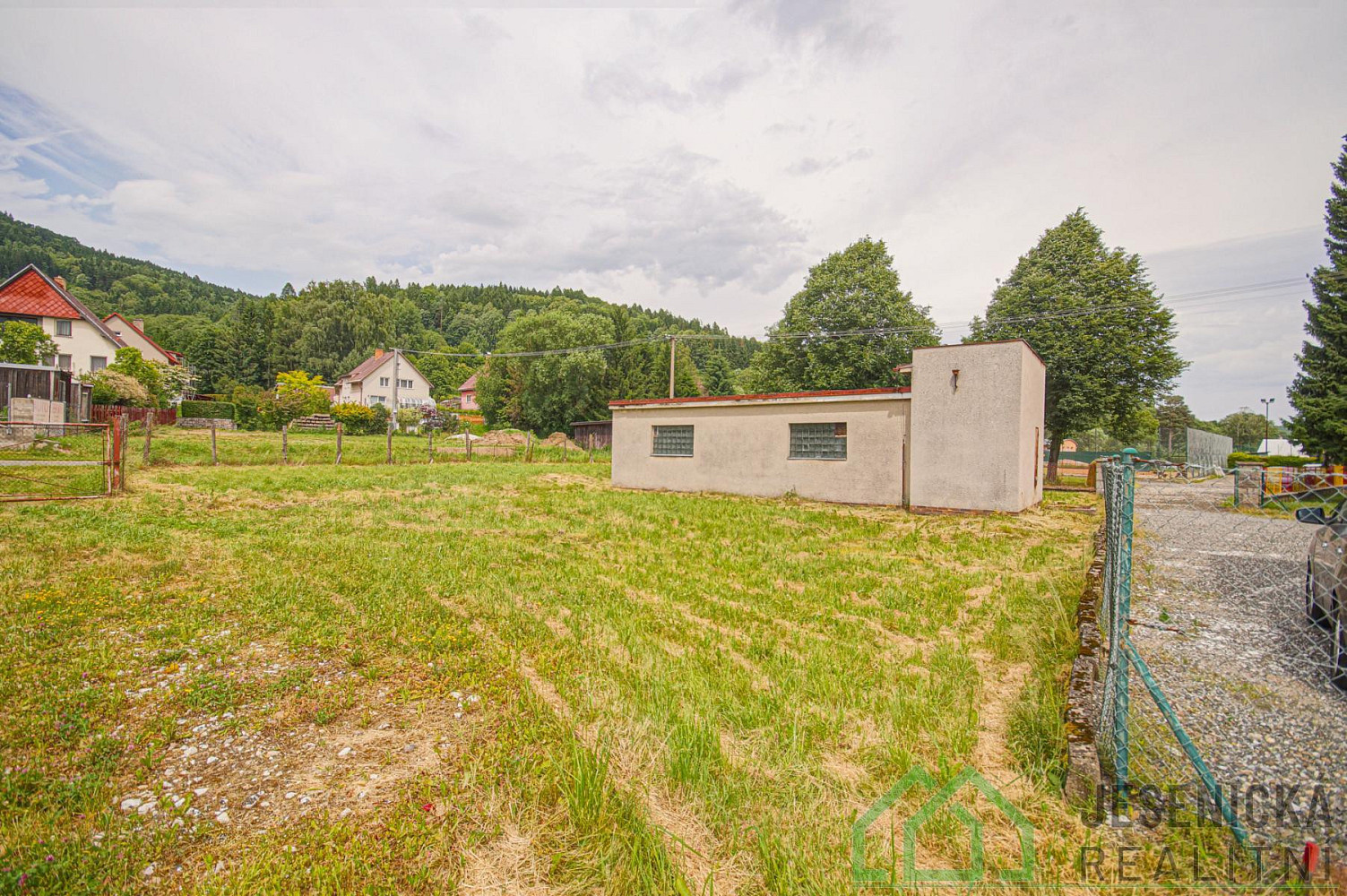 Prodej komerčního pozemku 1 608 m² – další